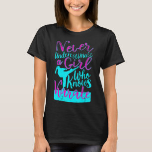 Unterschätzen Sie niemals ein Mädchen, das Karate- T-Shirt