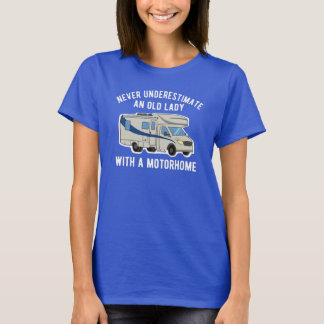 Unterschätzen Sie niemals eine alte Dame mit einem T-Shirt