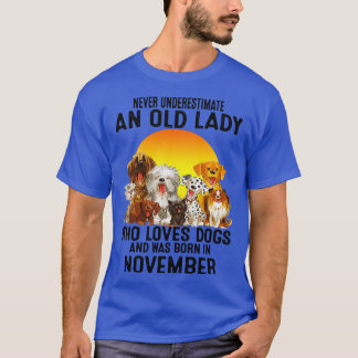 Unterschätzen Sie niemals eine alte Novemberfrau,  T-Shirt