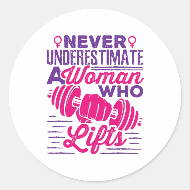 Unterschätzen Sie niemals eine Frau, die aufhebt Runder Aufkleber (Vorderseite)