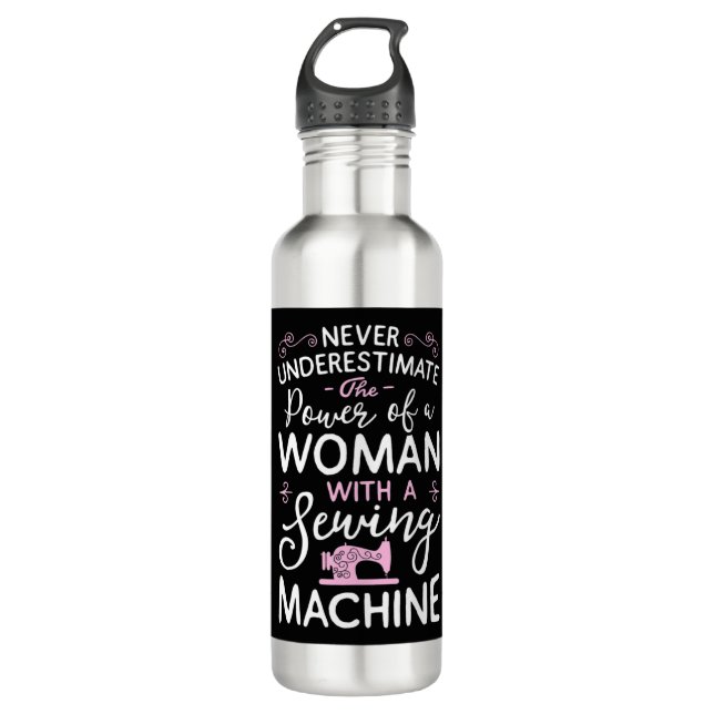 Unterschätzen Sie niemals eine Frau mit einer Nähm Edelstahlflasche (Vorderseite)