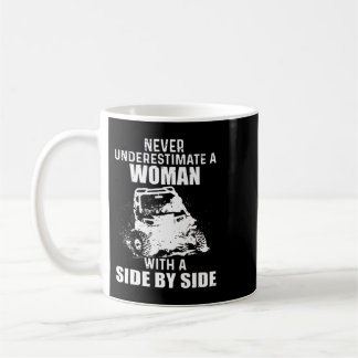 Unterschätzen Sie niemals eine Frau mit einer Seit Kaffeetasse