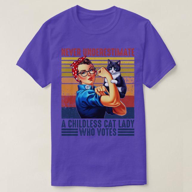 Unterschätzen Sie niemals eine kinderlose Katzen-L T-Shirt (Design vorne)