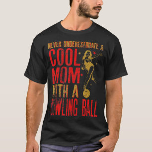 Unterschätzen Sie niemals eine Mama mit einem Bowl T-Shirt