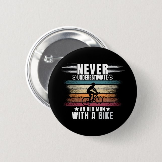 Unterschätzen Sie niemals einen alten Mann auf ein Button (Vorne & Hinten)