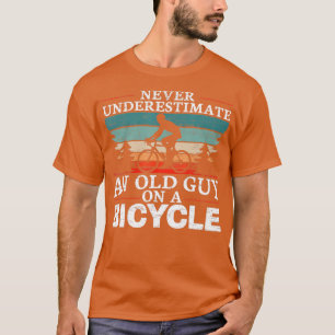 Unterschätzen Sie niemals einen alten Mann auf ein T-Shirt