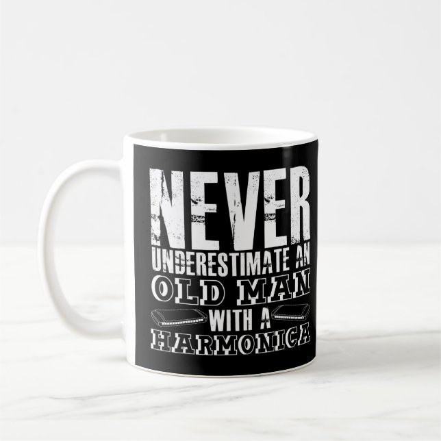 Unterschätzen Sie niemals einen alten Mann mit ein Kaffeetasse (Links)