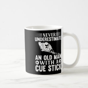 Unterschätzen Sie niemals einen alten Mann mit ein Kaffeetasse