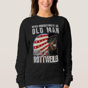 Unterschätzen Sie niemals einen alten Mann mit ein Sweatshirt