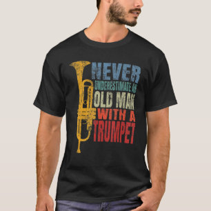 Unterschätzen Sie niemals einen alten Mann mit ein T-Shirt