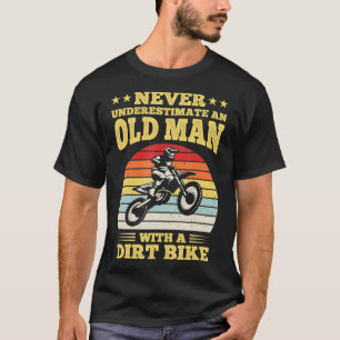 Unterschätzen Sie niemals einen alten Mann mit ein T-Shirt