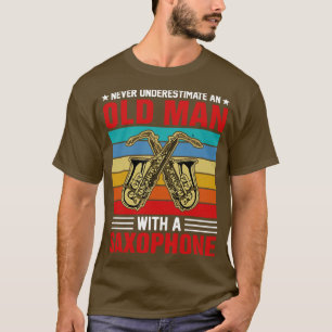 Unterschätzen Sie niemals einen alten Mann mit ein T-Shirt