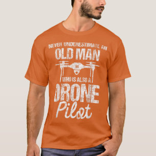 Unterschätzen Sie niemals einen alten MannDrone-Pi T-Shirt