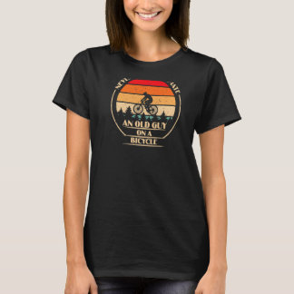 Unterschätzen Sie niemals einen alten Typ auf eine T-Shirt