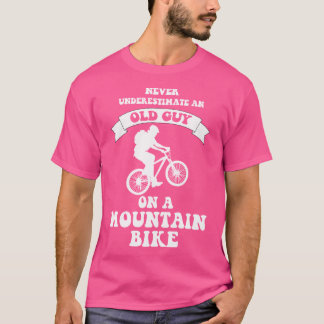 Unterschätzen Sie niemals einen alten Typ auf eine T-Shirt