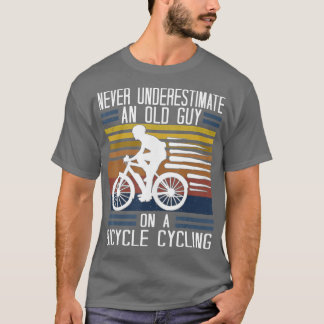 Unterschätzen Sie niemals einen alten Typ auf eine T-Shirt