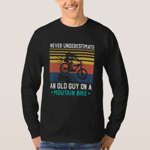 Unterschätzen Sie niemals einen alten Typ auf eine T-Shirt