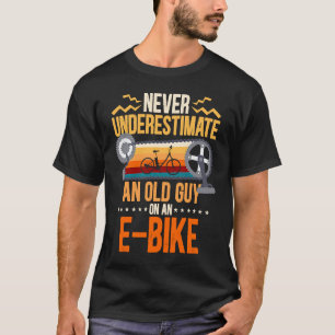 Unterschätzen Sie niemals einen alten Typ auf eine T-Shirt