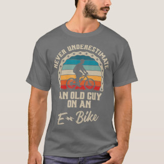Unterschätzen Sie niemals einen alten Typ auf eine T-Shirt