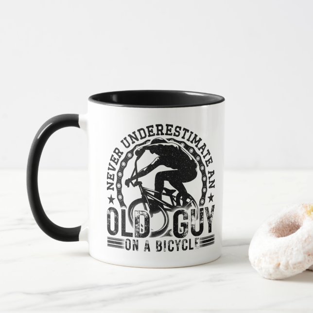 Unterschätzen Sie niemals einen alten Typ, der Coo Tasse (Mit Donut)
