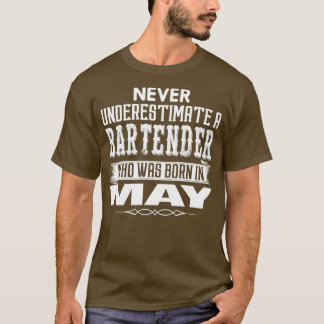 Unterschätzen Sie niemals einen Barkeeper, der bei T-Shirt