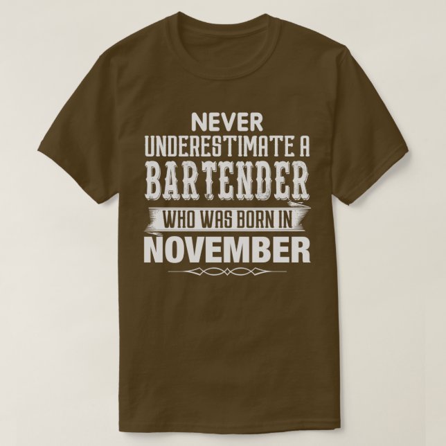 Unterschätzen Sie niemals einen Barkeeper, der in T-Shirt (Design vorne)