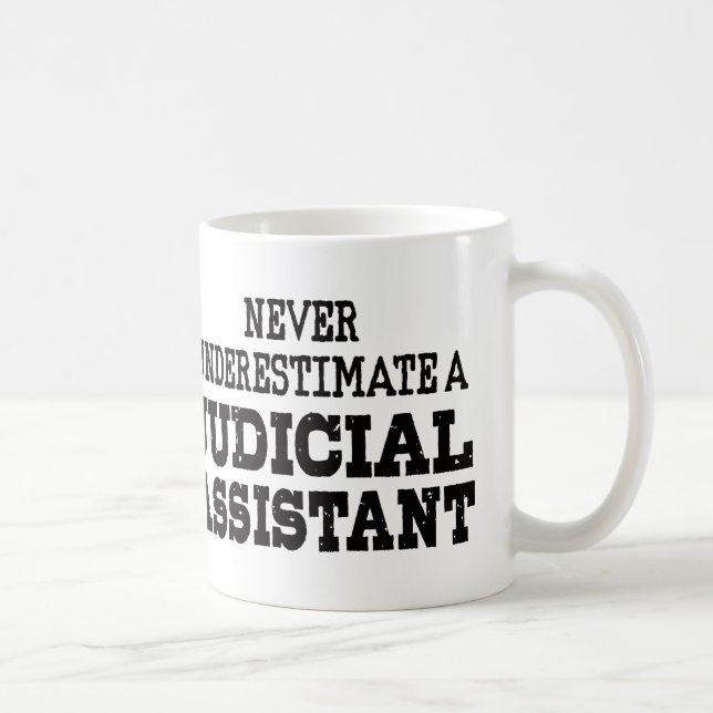 Unterschätzen Sie niemals einen Justiziellen Assis Kaffeetasse (Rechts)