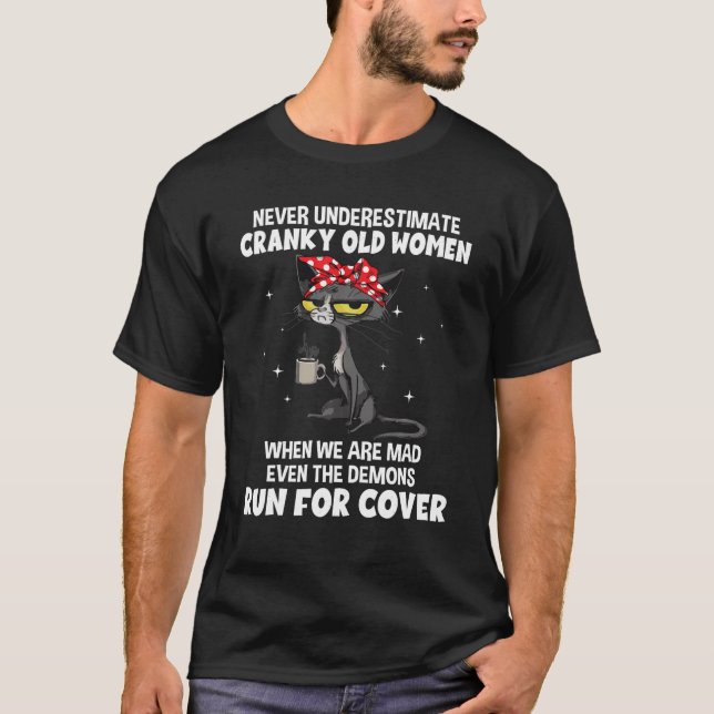 Unterschätzen Sie unheimlich alte Frauen niemals,  T-Shirt (Vorderseite)