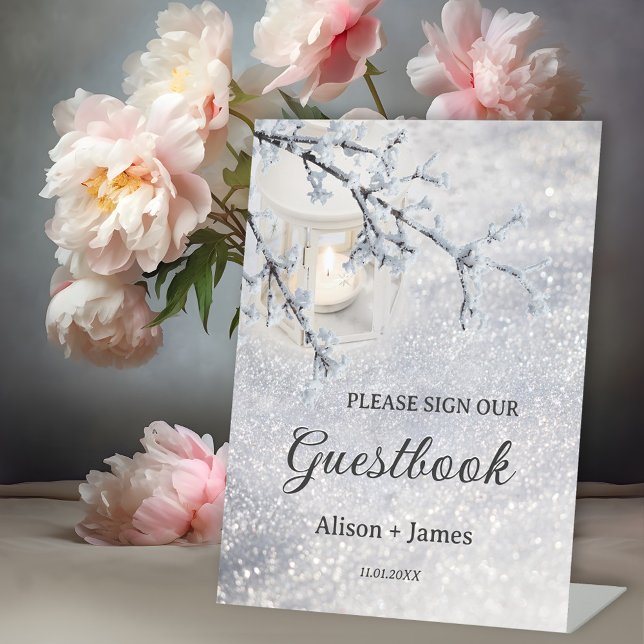 Unterschreiben Sie unser Gästebuch Hochzeitstisch Sockelschild (Wedding tabletop sign featuring a candle lit lantern in sparkling snow - guest book sign)