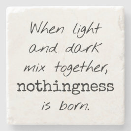 Untersetzer aus hellem und dunklem Stein