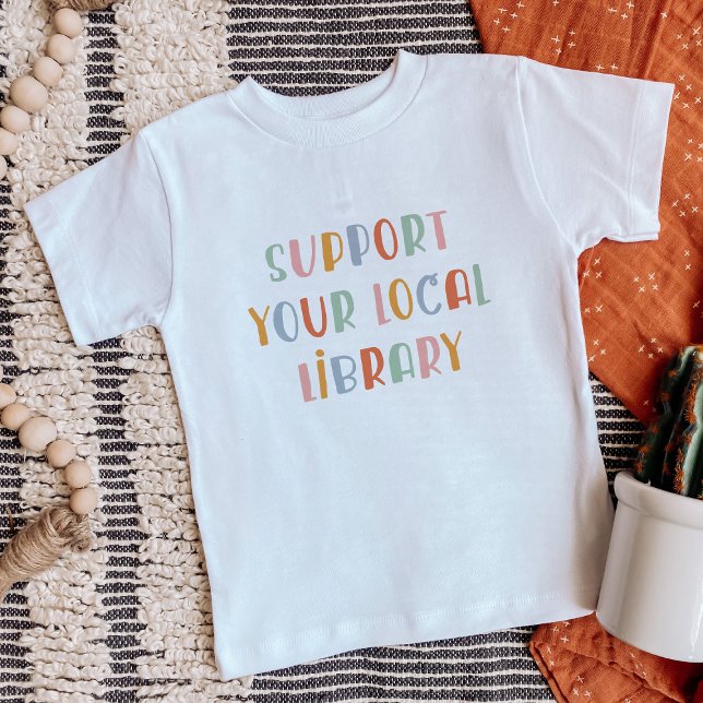 Unterstützen Sie Ihre Lokale Bibliothek Baby T-shirt (Von Creator hochgeladen)