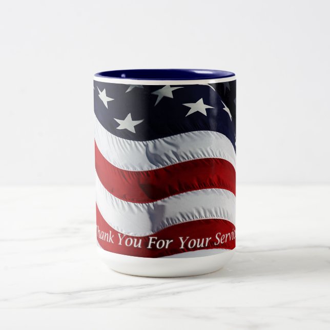 Unterstützen Sie unsere "Troops American Flag" ind Zweifarbige Tasse (Mittel)