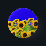 Unterstützung für die Schaltfläche "Ukraine Flag C Button<br><div class="desc">Unterstützung Ukraine Buttons - Frieden - ukrainische Fahne Farben Sonnenblumen Button - Freiheit ! Machen wir die Welt zu einem besseren Ort - alle zusammen! Eine bessere Welt beginnt - hängt ab - braucht Ihr auch! Sie können auf mehr als 1000 Zazzle-Produkte übertragen. Ändern Sie die Größe und verschieben oder...</div>