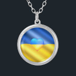 Unterstützung Ukraine Necklace Ukrainian Flag Herz Versilberte Kette<br><div class="desc">Unterstützung der Ukraine Ketten Frieden - ukrainische Flagge - Unterstützung der Freiheit - Solidarität - Starke Gemeinsamkeit - Sieg der Freiheit ! Machen wir die Welt zu einem besseren Ort - alle zusammen! Eine bessere Welt beginnt - abhängig - braucht Ihr auch! Sie können auf mehr als 1000 Zazzle-Produkte übertragen....</div>