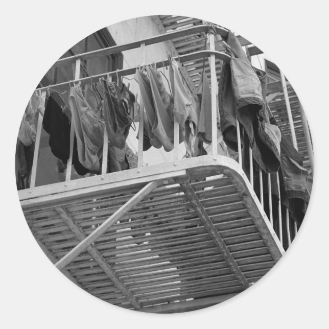 Unterwäsche zum Trocknen von Spaß Schwarzweiß-Foto Runder Aufkleber (Vorderseite)