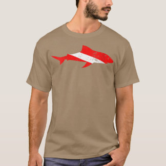 Unterwasser der Taucherflagge "Womens Shark Scuba  T-Shirt