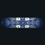 Unterwasserfischdesign mit blauem Hintergrund Skateboard<br><div class="desc">Dieses Design ist ein Treffen der Fischköpfe und zeigt eine Unterwasserszene mit Muscheln auf blauem Hintergrund. Ein tolles Geschenk für einen Ichthyologen oder alle,  die den Anblick von Fischen beim Schwimmen Lieben!</div>