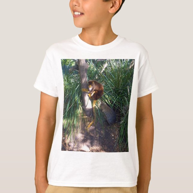 "Up in Trees: An Australian Tree Kangaroo Climbs T-Shirt (Vorderseite)