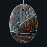 Upper West Side Icicles New York City Winter NYC Keramikornament<br><div class="desc">Das Original ist ein Farbfoto mit den Rädern,  die aus den Ober-West-Side-Cafés tropfen. Fotografiert in Manhattan,  New York City. Viele weitere NYC- und Naturfotos sind in diesem Shop erhältlich. Sehen Sie nicht genau,  wonach Sie suchen? Kontaktieren Sie Rebecca um ein Produkt speziell für Sie zu gestalten!</div>