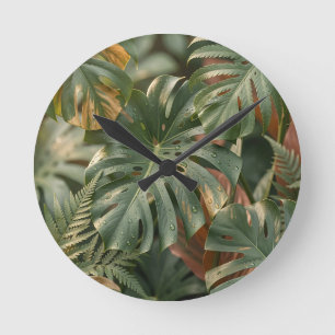 Üppige nasse Monstera-Blätter Farne Tropischer Dsc Runde Wanduhr