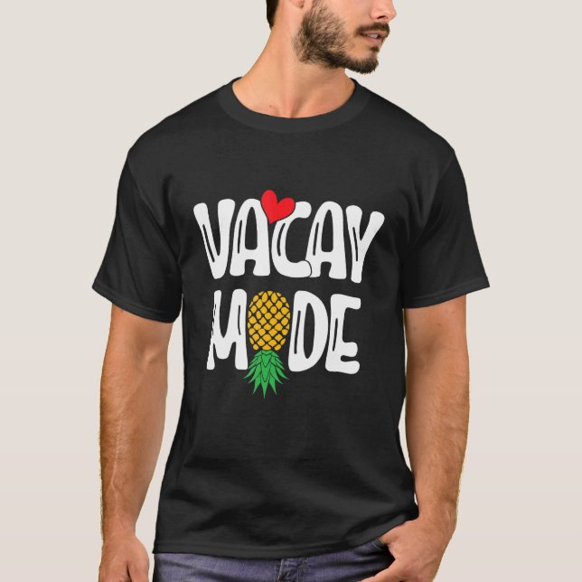 Upside Down Pineapple Sharing Swinger Vacation T-Shirt (Vorderseite)