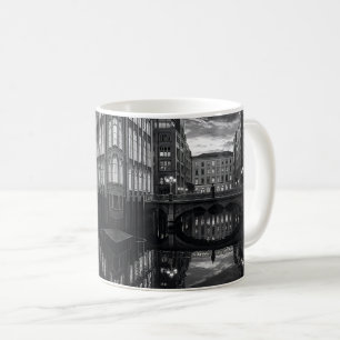 Urban Bridge Reflection Calm Kaffeetasse
