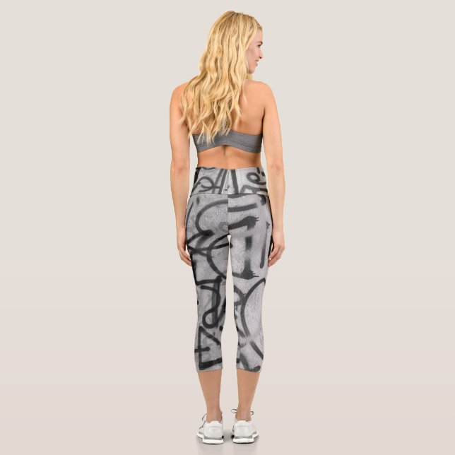 Urban Graffiti Gray Style Capri Leggings (Rückseite)