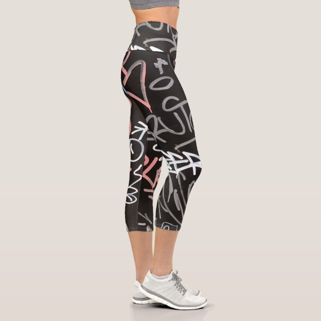 Urban Graffiti Pink, Grau & Schwarz Style Capri Leggings (Rechts)