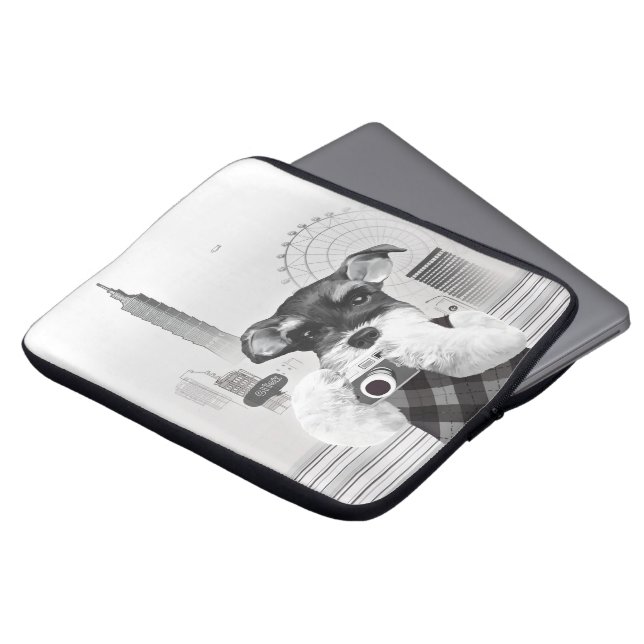 Urban Photographer: Schnauzer in Taipei City Laptopschutzhülle (Vorne Oben)