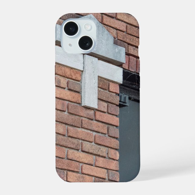 Urbaner Kontrast: Weißer Steinklotz auf Roter Bric iPhone 15 Hülle (Rückseite)