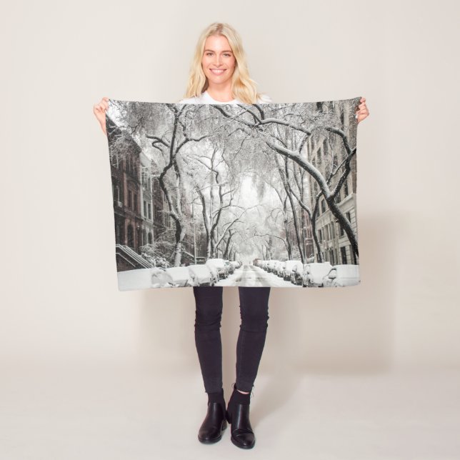 Urbaner Weihnachtsschnee in Brooklyn NY Fleecedecke (Beispiel)