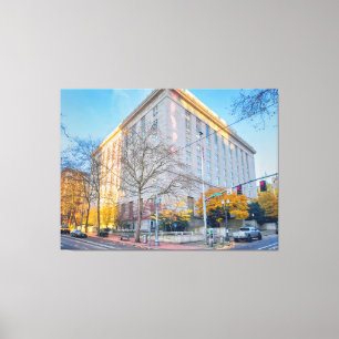 Urbanes Gebäude mit Herbstbäumen Leinwanddruck