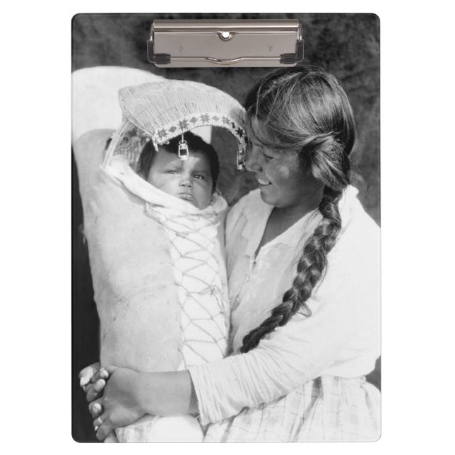 Ureinwohner-Mutter mit ihrem Papoose Klemmbrett (Vorderseite)