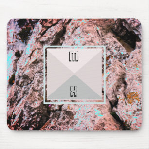 Urgestein und Piramid mit Ihren Initialen Mousepad